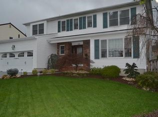 26 Highland Dr, Parlin, NJ