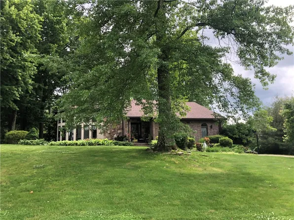 143 Regency Dr, Uniontown, PA 15401