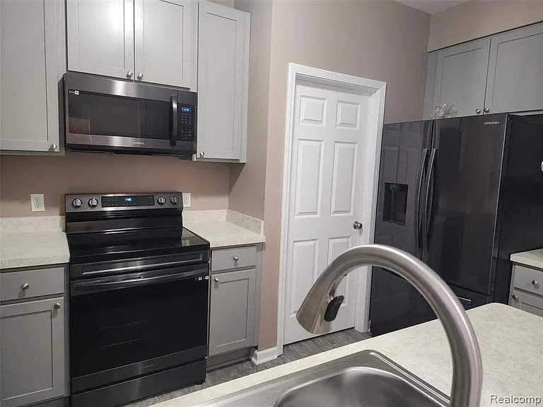 18106 Addington Dr — Photo 14