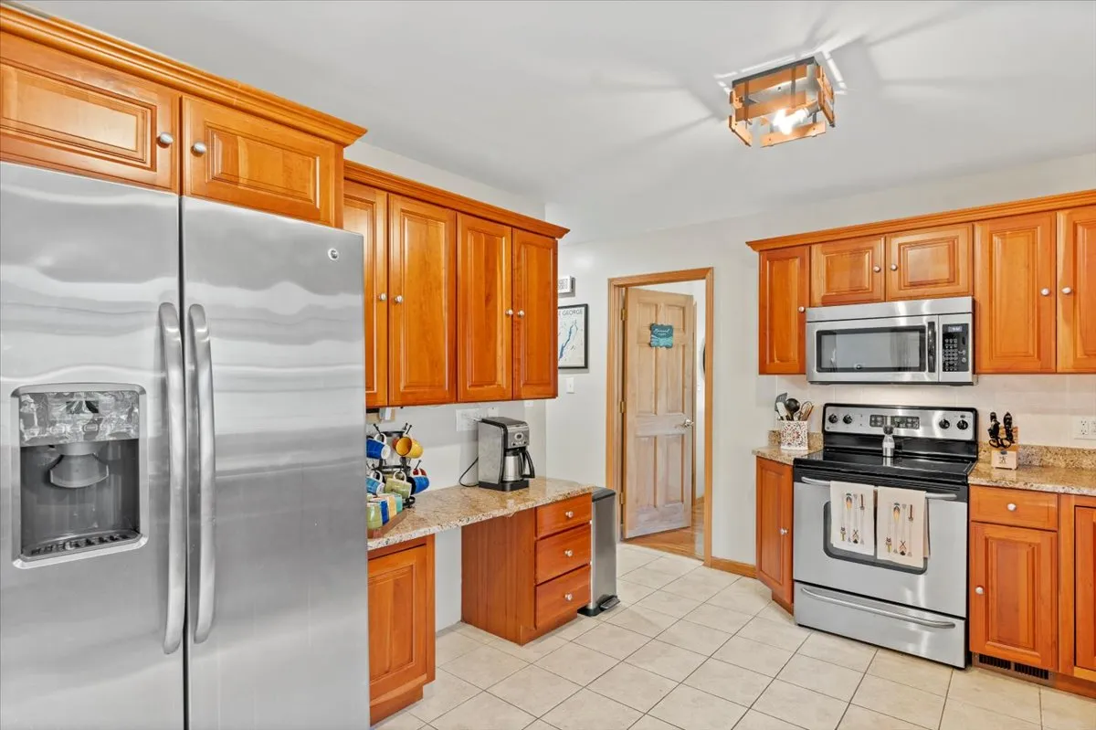 Kitchen with stainless appliances, fully equipped - 16 Sunset Ln