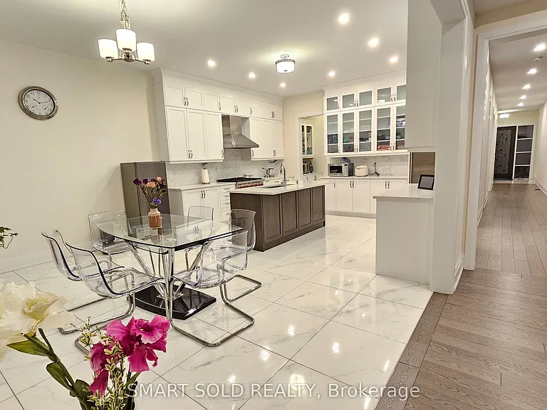 147 Hillsview Dr — Photo 2