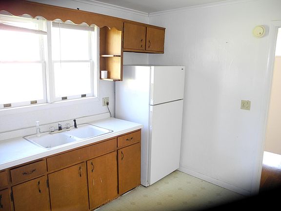 5th image of 201 N Almond St #1