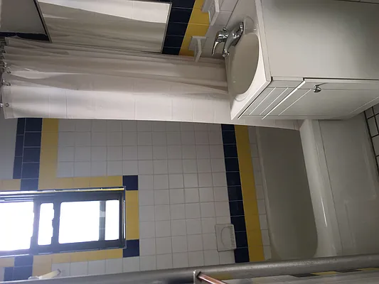 Rented by Halvatzis Realty | media 5