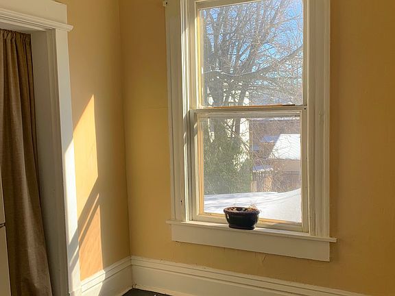 5th image of 154 Woodland Ave #T1