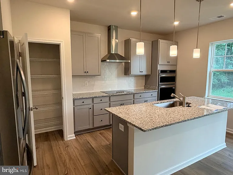 19 Forest Grove Ave — Photo 3