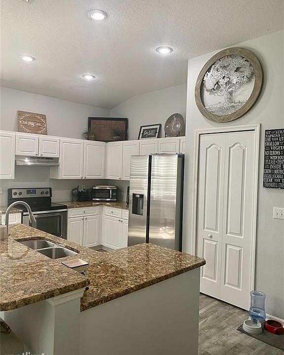 1st image of 4613R Corsage Dr