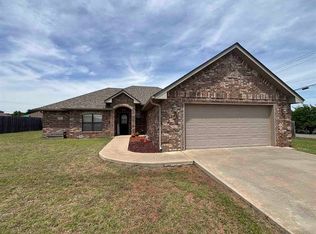 1215 Hershel Dr, Elgin, OK 73538