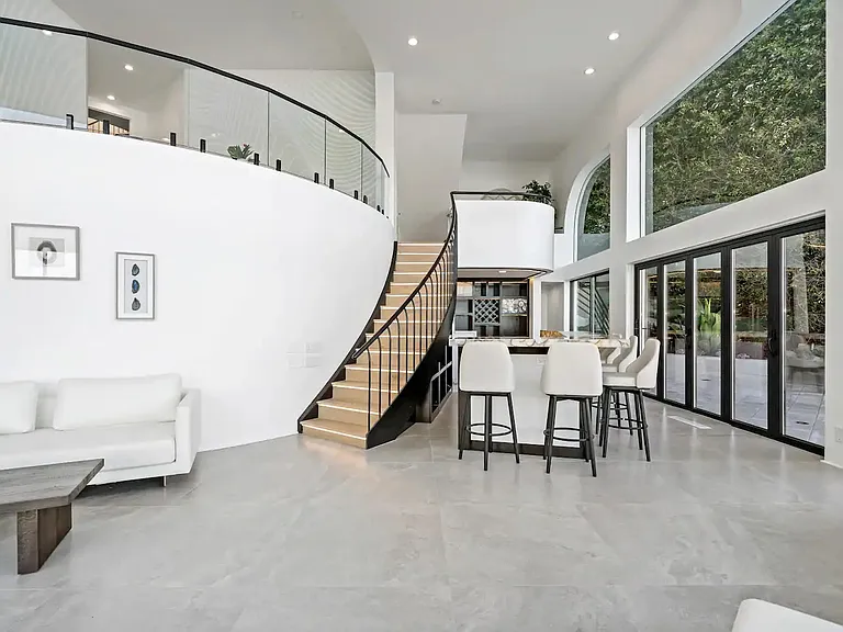 15105 Mulholland Dr — Photo 22