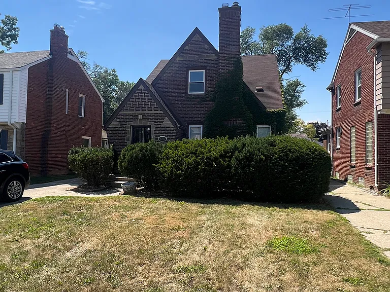 16861 Glastonbury Rd — Photo 1