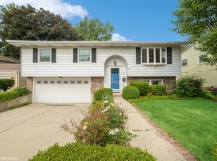 630 S 1st St, Dundee, IL 60118