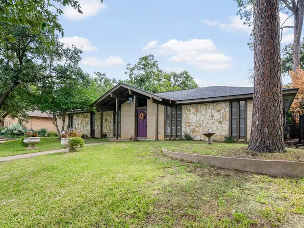 229 Brookview Dr, Hurst, TX 76054