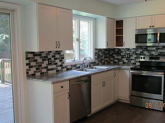 5th image of 814 Salem Dr
