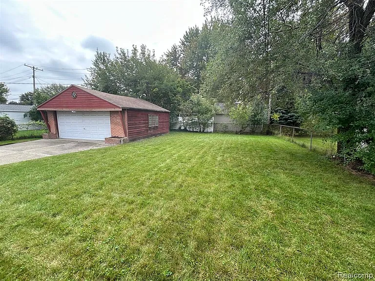 4472 Buchanan Ave — Photo 15