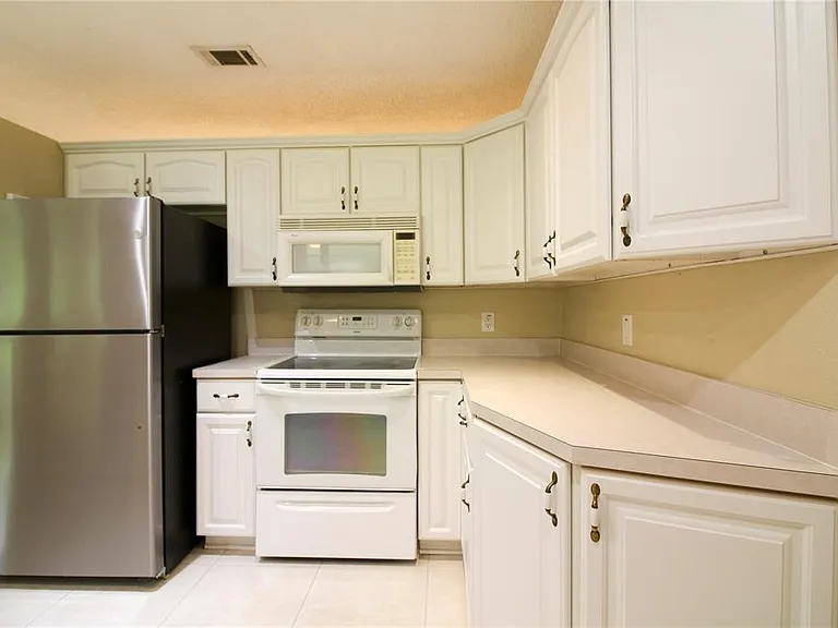 1311 Glenview Ln — Photo 14