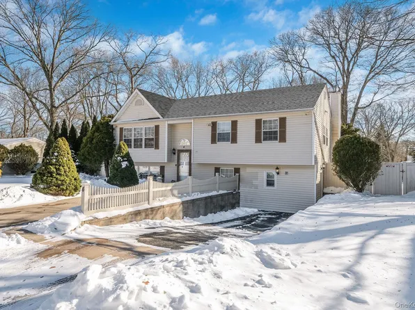4 W Prospect Street, Selden, NY 11784