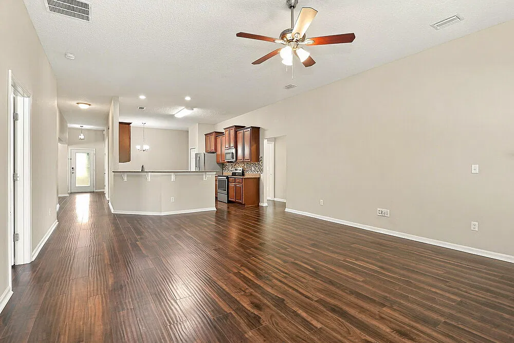 4 bed, 2.0 bath, 2182 sqft, $2,615 — Photo 4