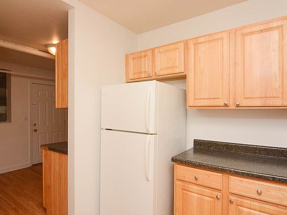 4th image of 2455 N Spaulding Ave #6H