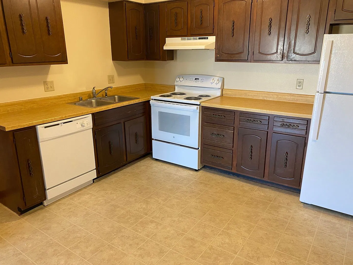 4902 Birch Street — Photo 2