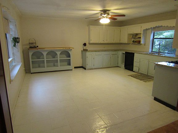 2nd image of 504 Jackson St