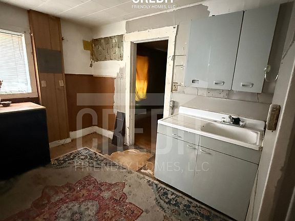 5th image of 1028 E Garfield Ave