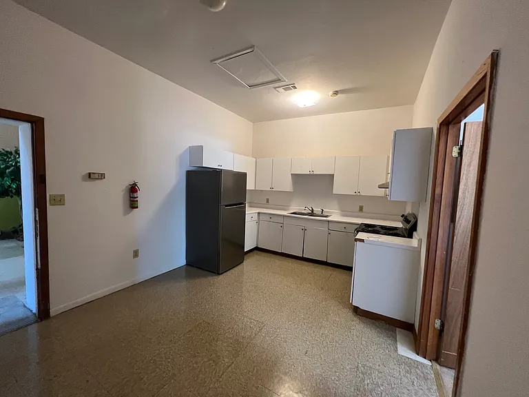 702 N Union St — Photo 10