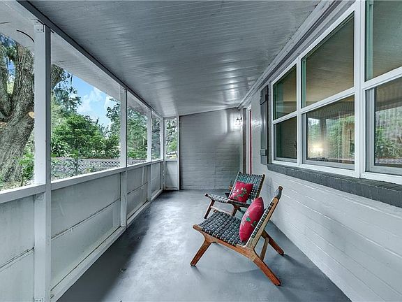 3rd image of 1907 Magnolia Ave