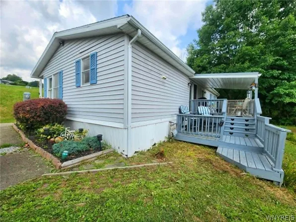 59 4th St, Bemus Point, NY 14712