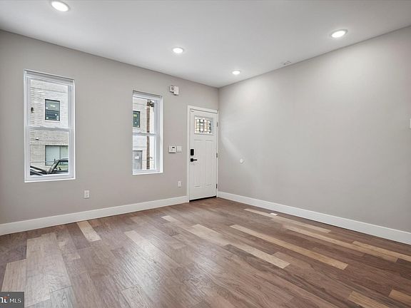 4th image of 2610 W Oxford St