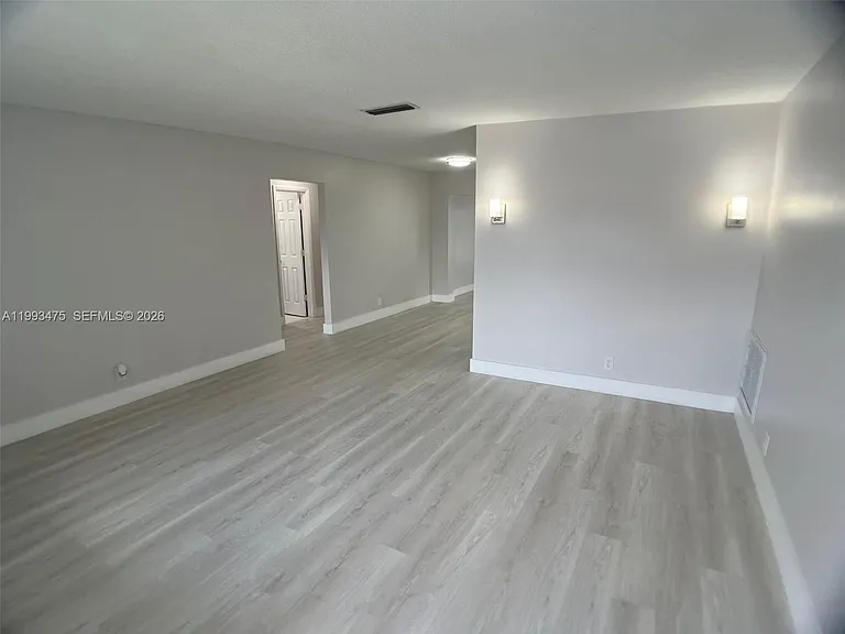 6990 NW 17th St — Photo 3