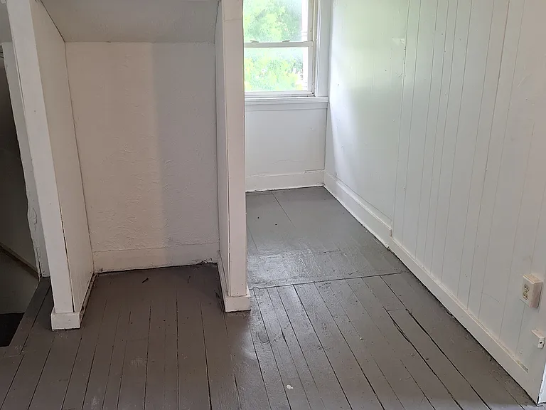 429 W 52nd St — Photo 10