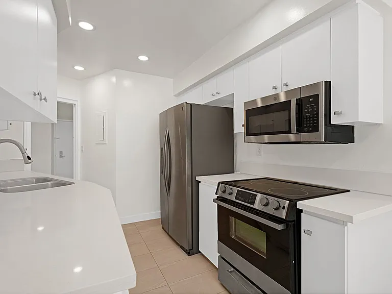 7250 Franklin Ave #507 — Photo 4