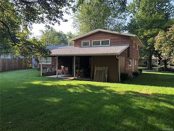 3rd image of 744 Deerfield Dr