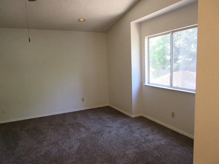 993 E Edgemont Dr — Photo 16