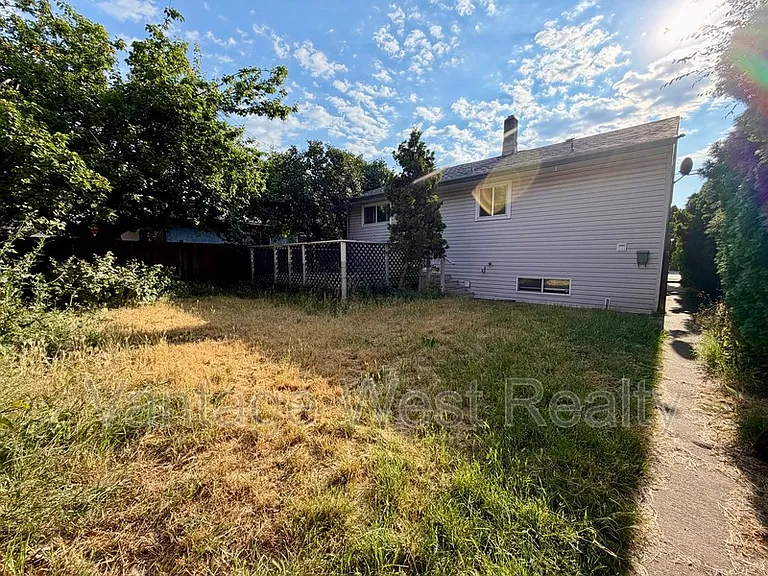 1230B Ethel St — Photo 19