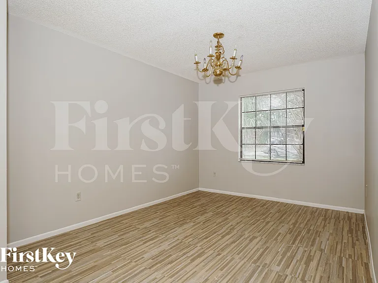 1389 Trollman Ave — Photo 6