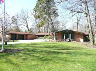 3403 Valley Dr, Midland, MI 48640