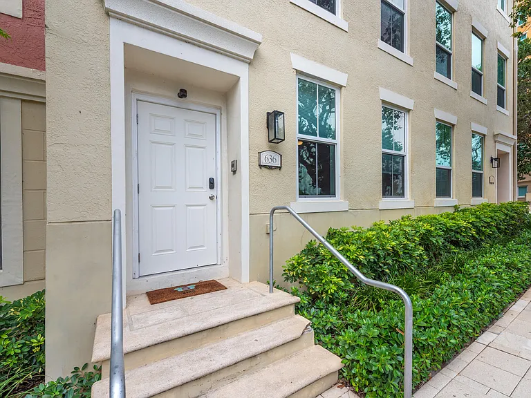 636 Fern St — Photo 3
