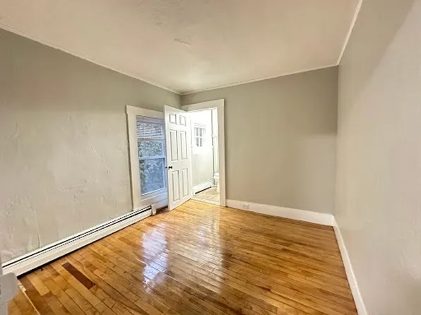 55 Central St, 55 Central St APT 5, Franklin, NH 03235
