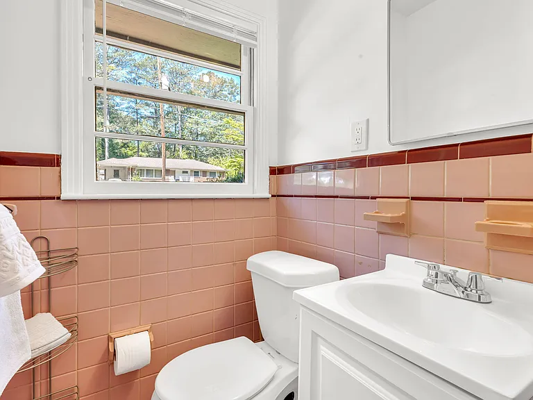 Bryant Dr — Photo 33