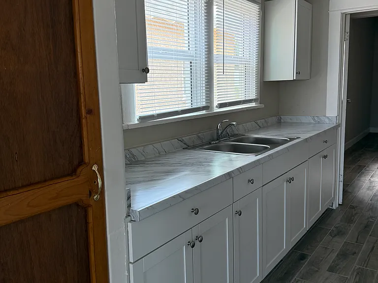 604 S 1st Ave — Photo 5