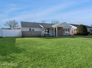 885 Walnut Ct, Des Plaines, IL 60016