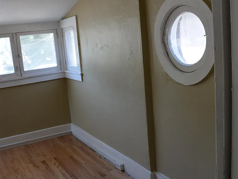 681 E 5th Ave — Photo 31