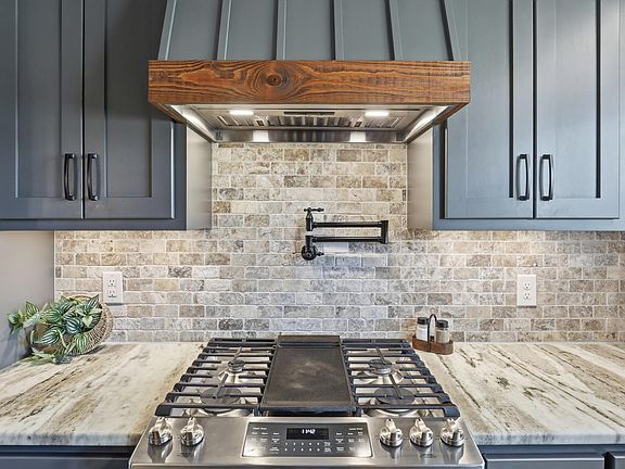 2nd image of 520 Holly Bush Rd