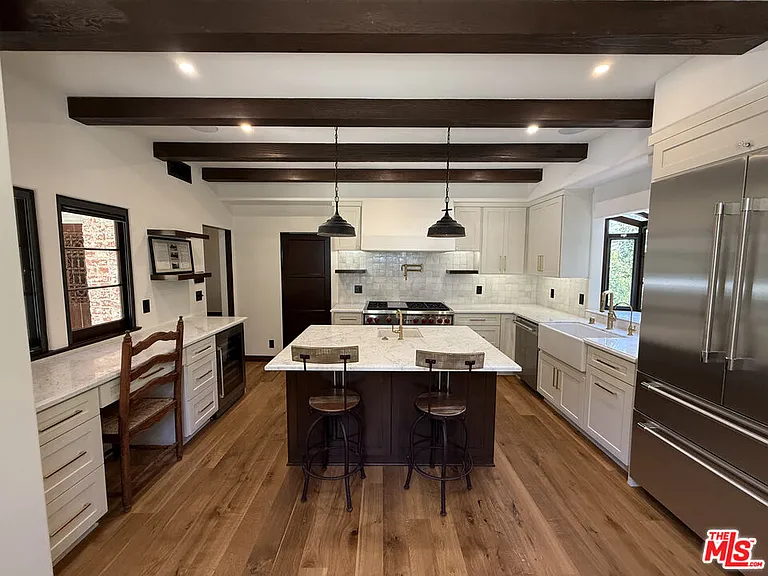 3475 N Knoll Dr — Photo 12