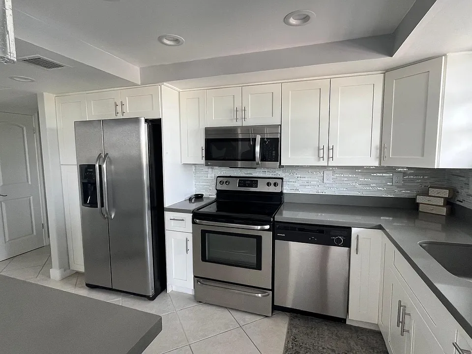 137 Golden Isles Dr #412