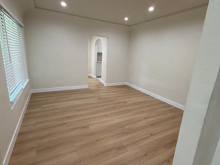 1090 E Verdugo Ave — Photo 6