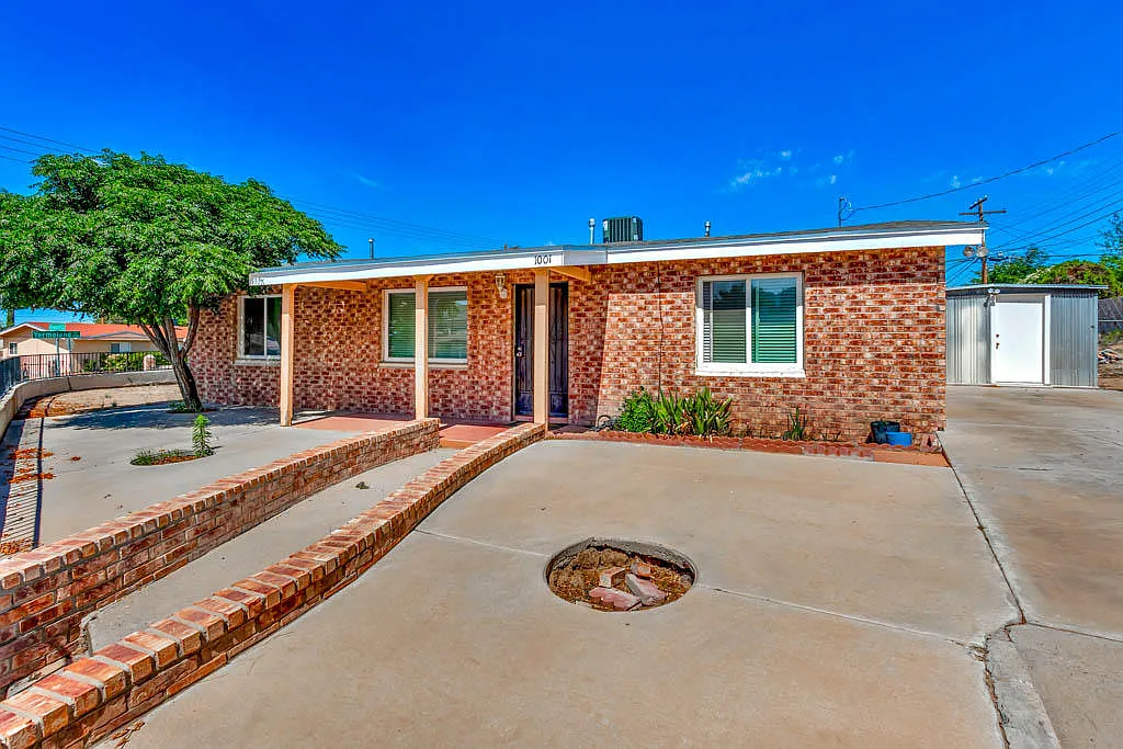 3 bed, 1.0 bath, 1151 sqft, $1,350 — Photo 1