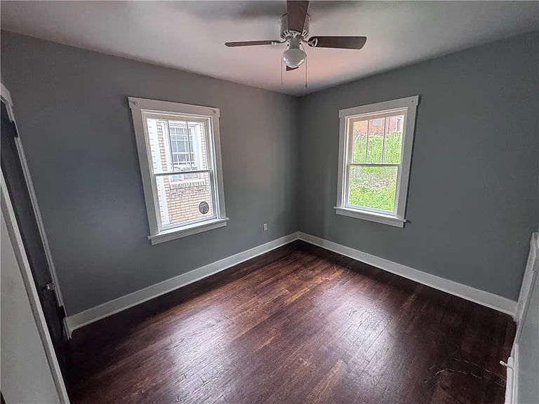 2733 Pyramid Ave — Photo 12