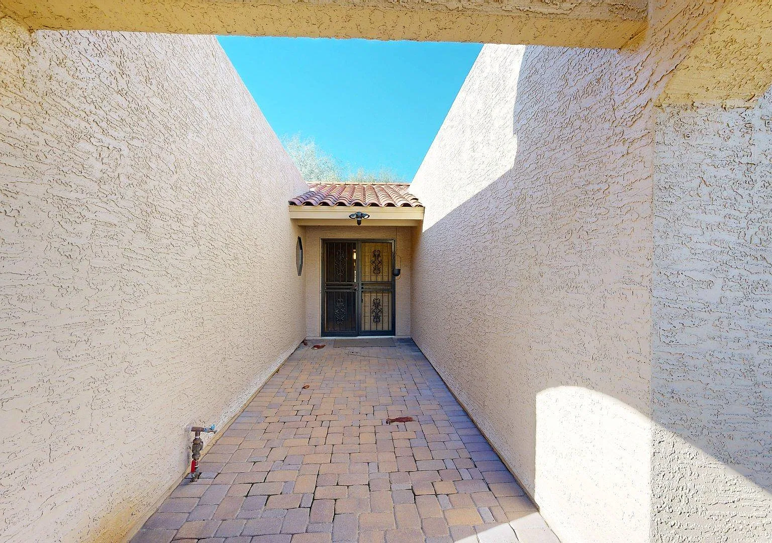 3 bed, 2.5 bath, 2037 sqft, $4,800 — Photo 3