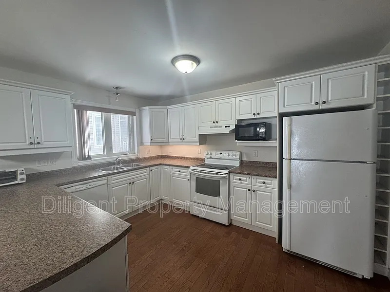 1 bed, 1.0 bath, 121 sqft, $700 — Photo 2